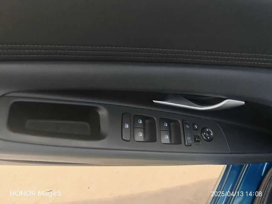 Elantra 2022 240TGDi DCT LUX