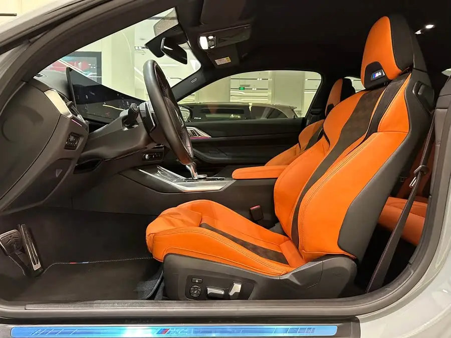 بي إم دبليو M4 2024 M4 كوبيه ثاندر إديشن