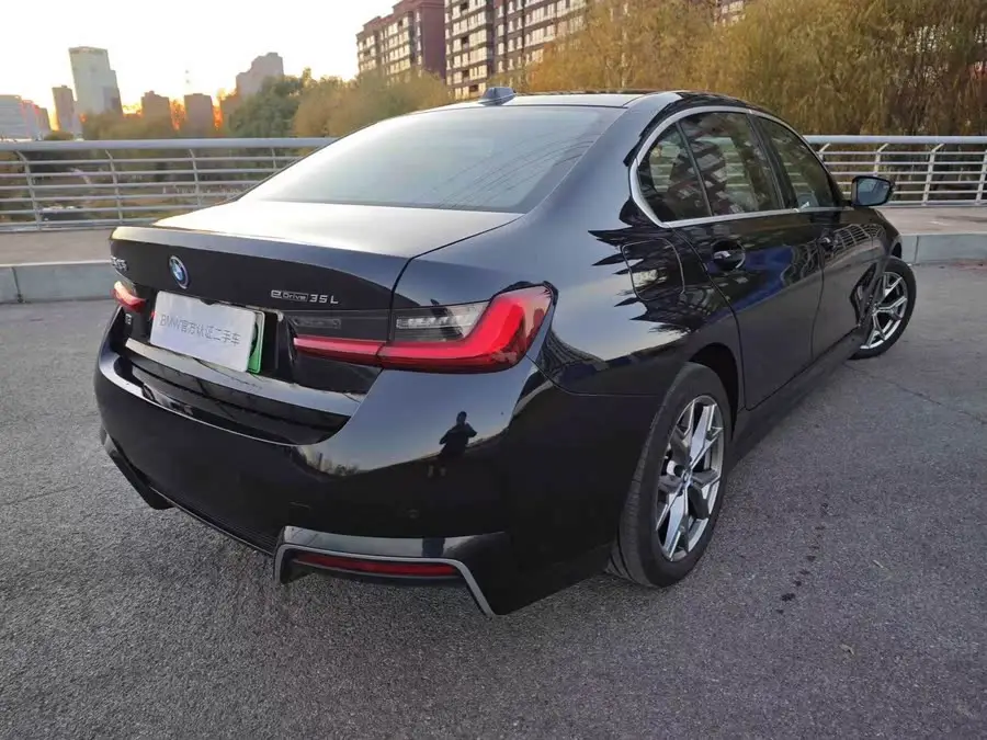 بي إم دبليو i3 2024 eDrive 35 L