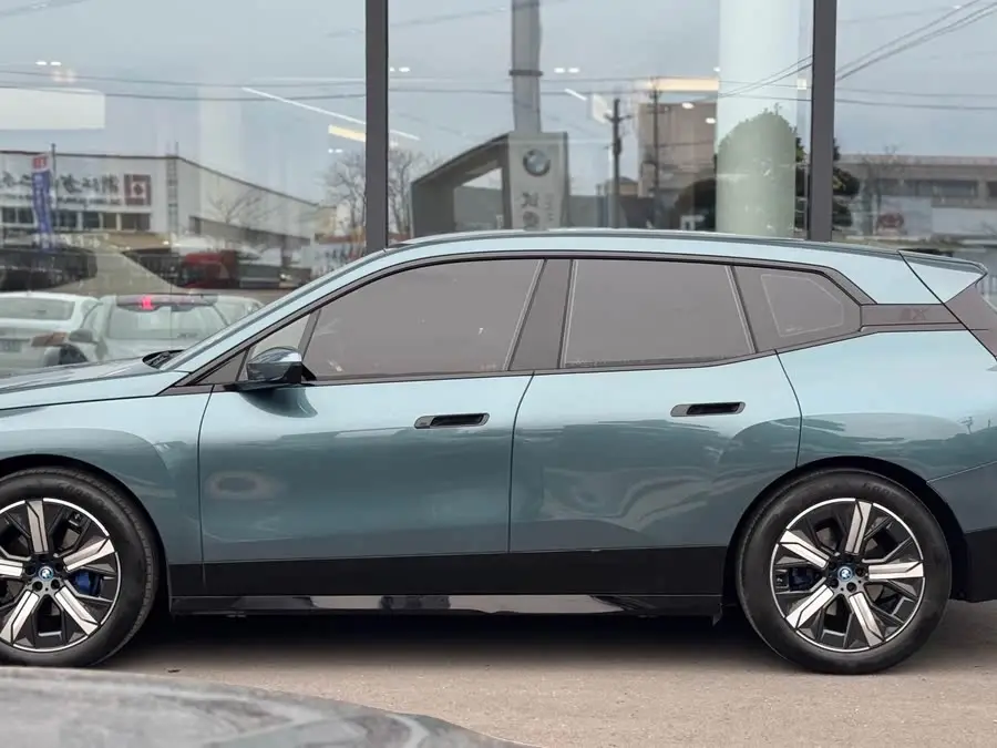 BMW iX 2023 xDrive40