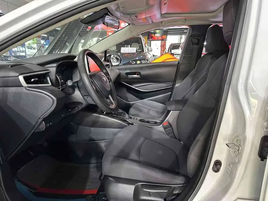 2021 كورولا هايبرد 1.8 لتر E-CVT النخبة