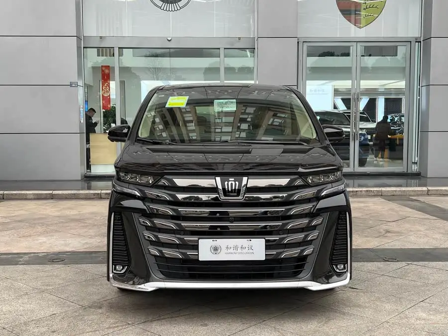 2024 تويوتا فيلفاير كراون هايبرد 2.5 لتر إصدار ألتميت