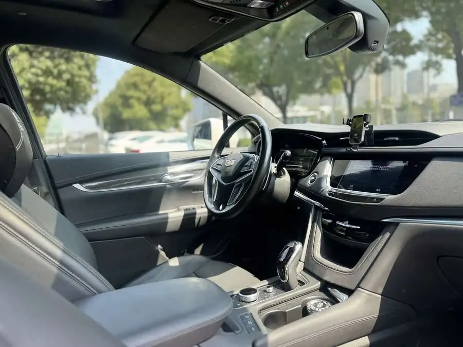 Cadillac XT5 2022 2.0T AWD Luxury (Hummingbird Edition)