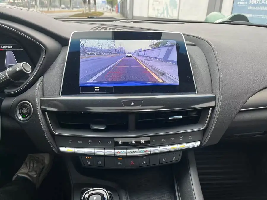 كاديلاك CT5 2023 28T الفاخرة (الإصدار القياسي)