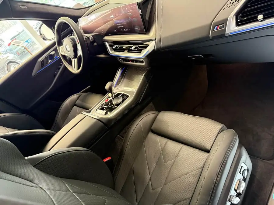 بي إم دبليو XM 2023 50e