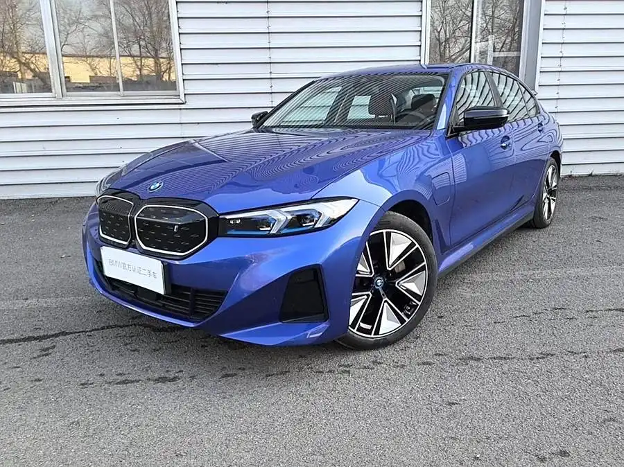 بي إم دبليو i3 2023 eDrive 40 L حزمة الرياضة الليلية