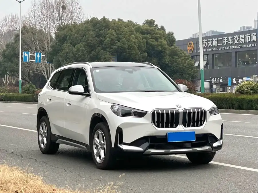 بي إم دبليو X1 2023 sDrive20Li حزمة تصميم X