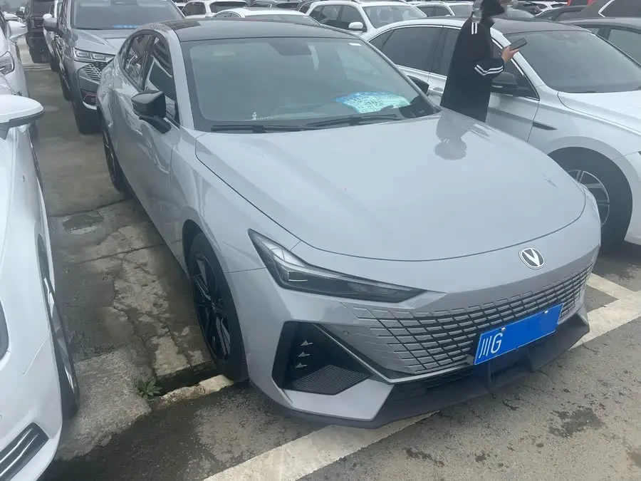 Changan UNI-V 2022 1.5T Intelligent Navigation Edition