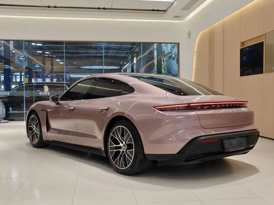 تايكان 2022 طراز مُعدل