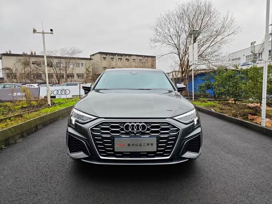 أودي A3 2021 A3L ليموزين 35 TFSI الرياضية