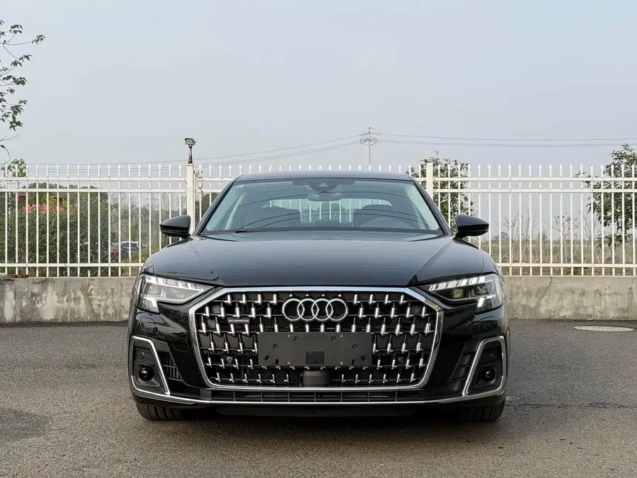 أودي A8 طراز 2025 A8L 45 TFSI كواترو فاخرة