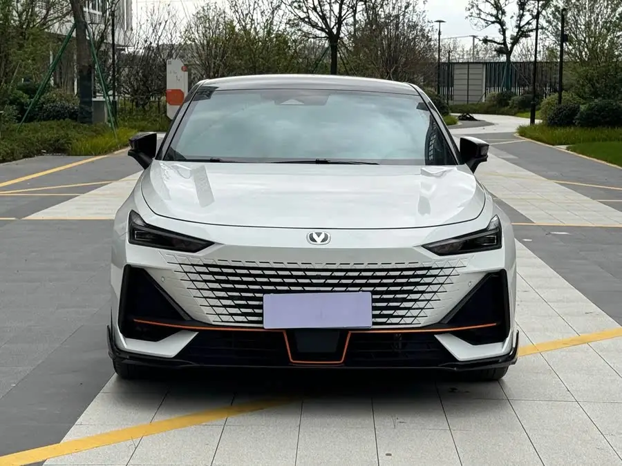 شانغهاي UNI-V 2023 1.5T نسخة رياضية