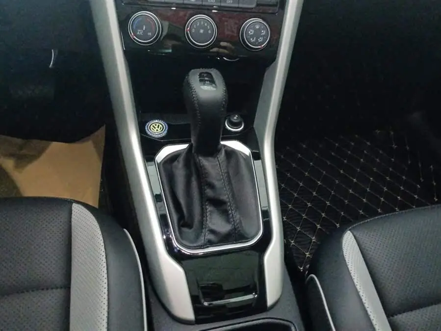 T-ROC 2023 280TSI DSG النسخة ذات الدفع الثنائي