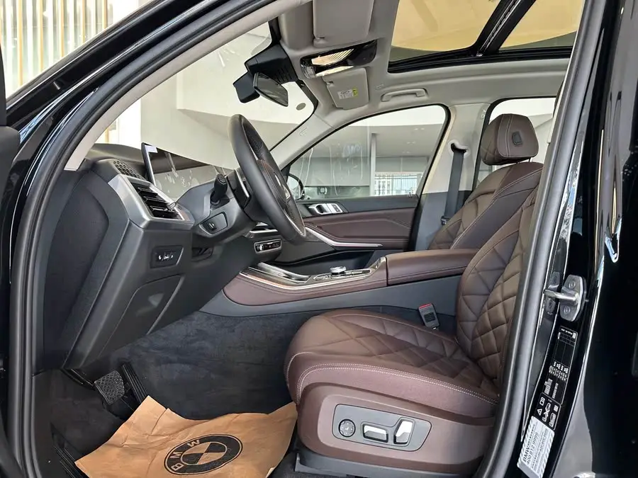 BMW X5 2023 xDrive 30Li M Sport Package