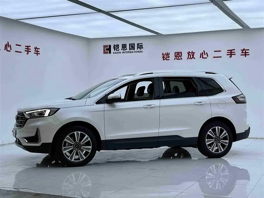 2021 Ford Edge PLUS EcoBoost 245 Two-Wheel Drive Platinum 5-Seater