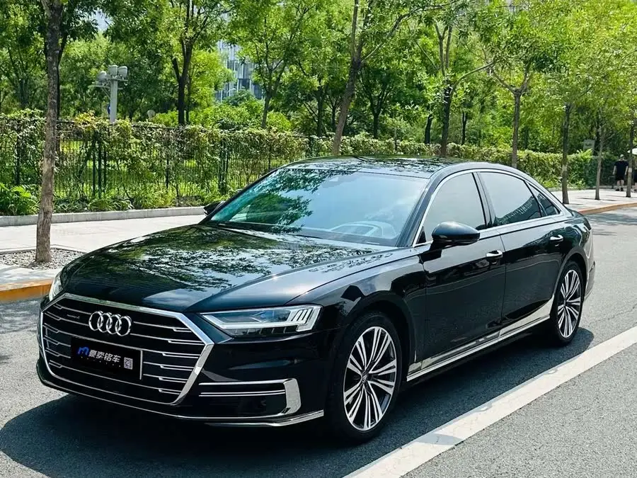 أودي A8 طراز 2022 A8L 55 TFSI كواترو النسخة الفاخرة لجمع التذكارات