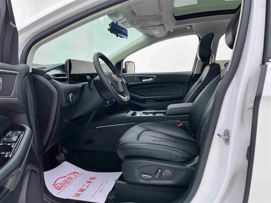 2021 Ford Edge PLUS EcoBoost 245 Two-Wheel Drive Platinum 5-Seater