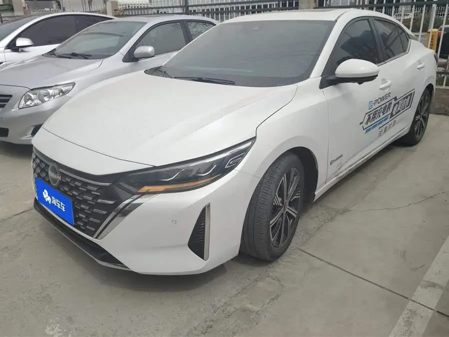 سيدان إكسوان 2023 طراز أولترا هجين كهربائي فائق الرفاهية