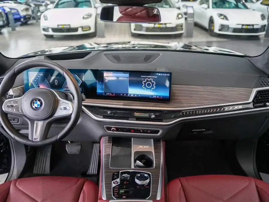 BMW X5 2023 xDrive 40Li M Sport Night Package