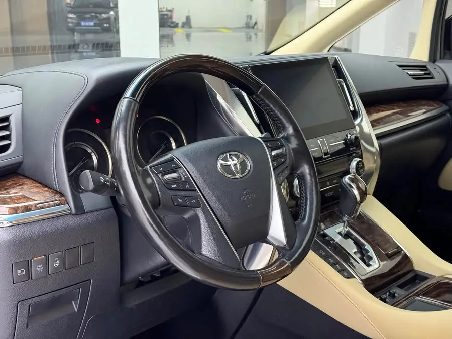 ألفارد 2021 هايبرد 2.5 لتر فئة فاخرة