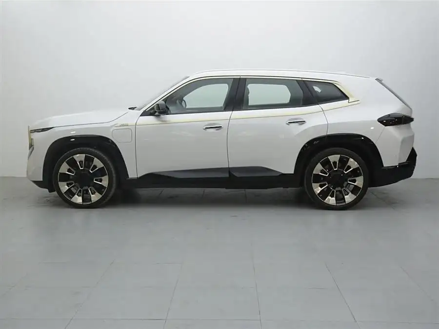 بي إم دبليو XM 2023 الطراز الأساسي