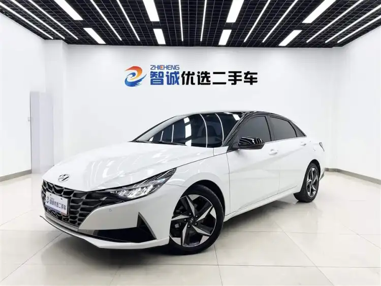 2022 Hyundai Elantra 1.5L CVT LUX Premium