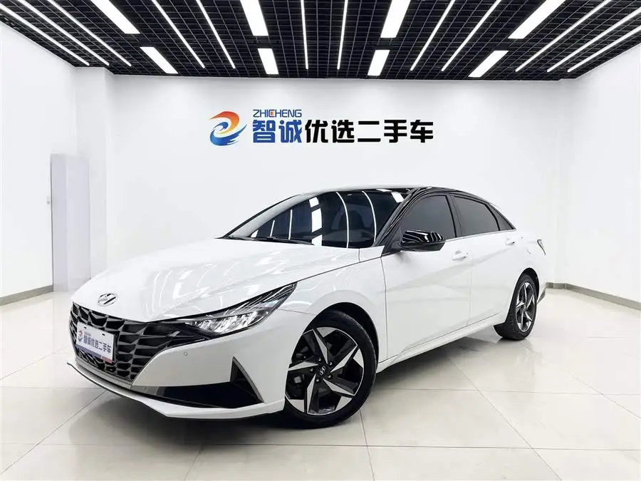 2022 هيونداي إيلانtra 1.5L CVT LUX بريميوم