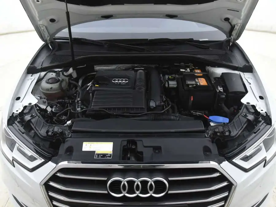 أودي A3 2020 الطراز المحدّث ليموزين 35 TFSI الفئة الأساسية الوطنية VI