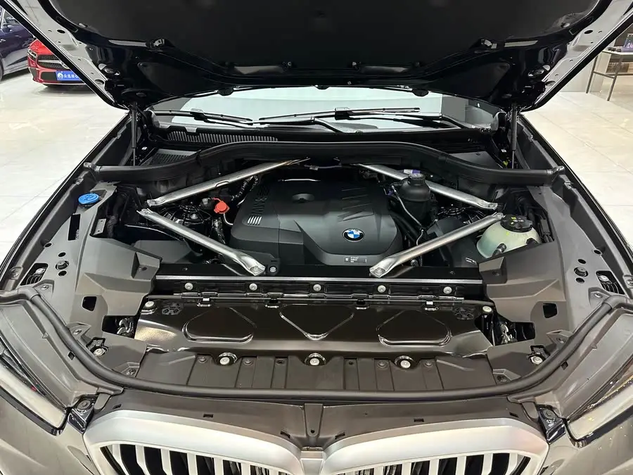 بي إم دبليو X5 2023 xDrive 30Li M سبورت باقة الليل