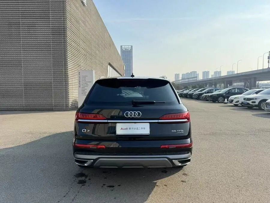 Audi Q7 2023 55 TFSI quattro S line Sport
