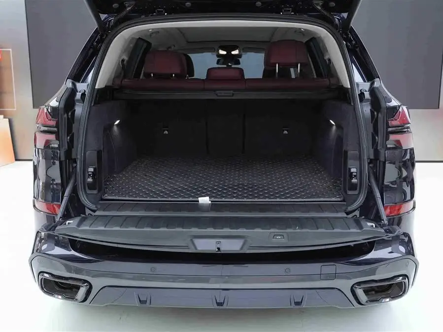 بي إم دبليو X5 2023 xDrive 30Li حزمة M الرياضية الليلية الحصرية