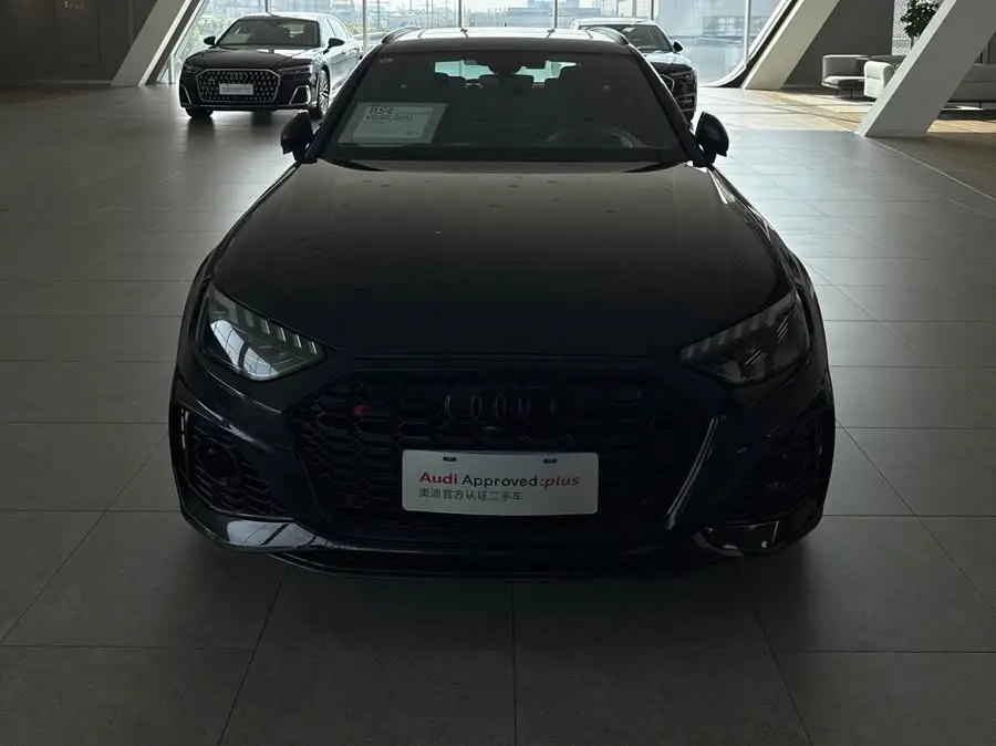 أودي RS 4 ٢٠٢٣ RS4 أفانت إصدار الذهب الداكن