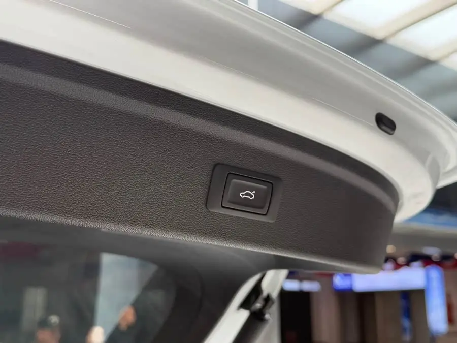 أودي A3 موديل 2023 تحديث سبورتباك 35 TFSI نمط رياضي أنيق