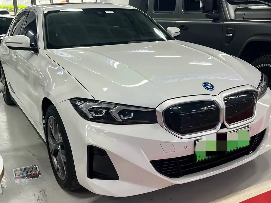 بي إم دبليو i3 2024 eDrive 35 L