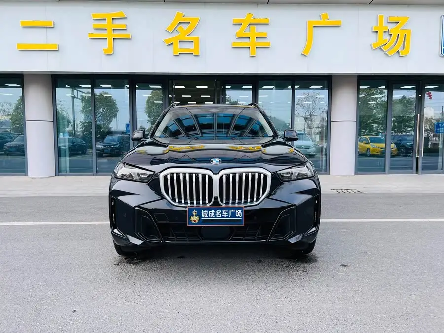 بي إم دبليو X5 2023 xDrive 30Li حزمة رياضية M الليلية
