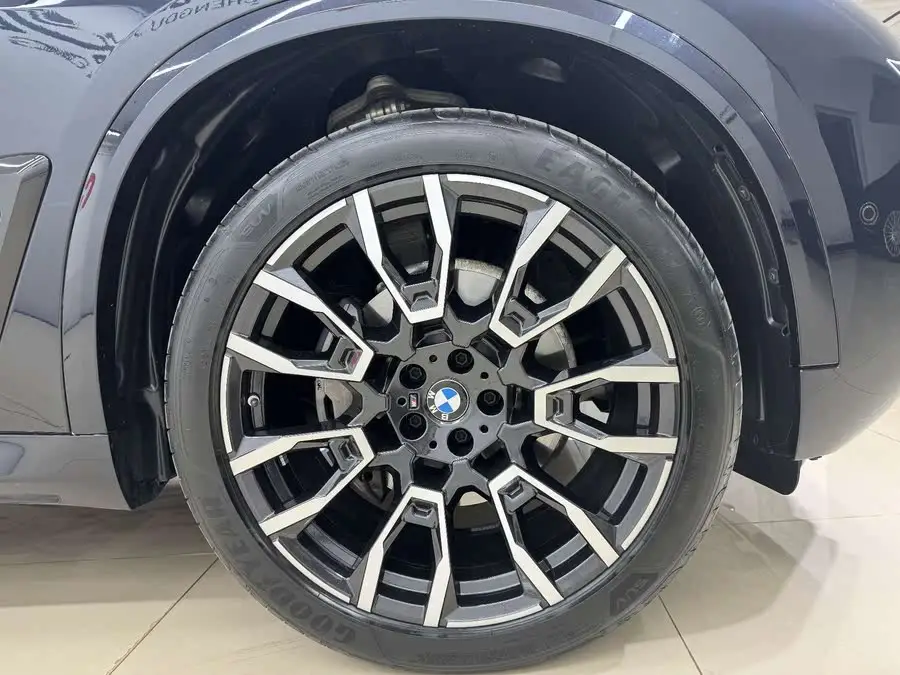 BMW X5 2023 xDrive 40Li M Sport Black Package