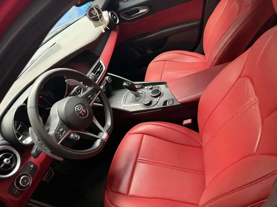 Giulia 2021 2.0T 280HP Luxury Edition