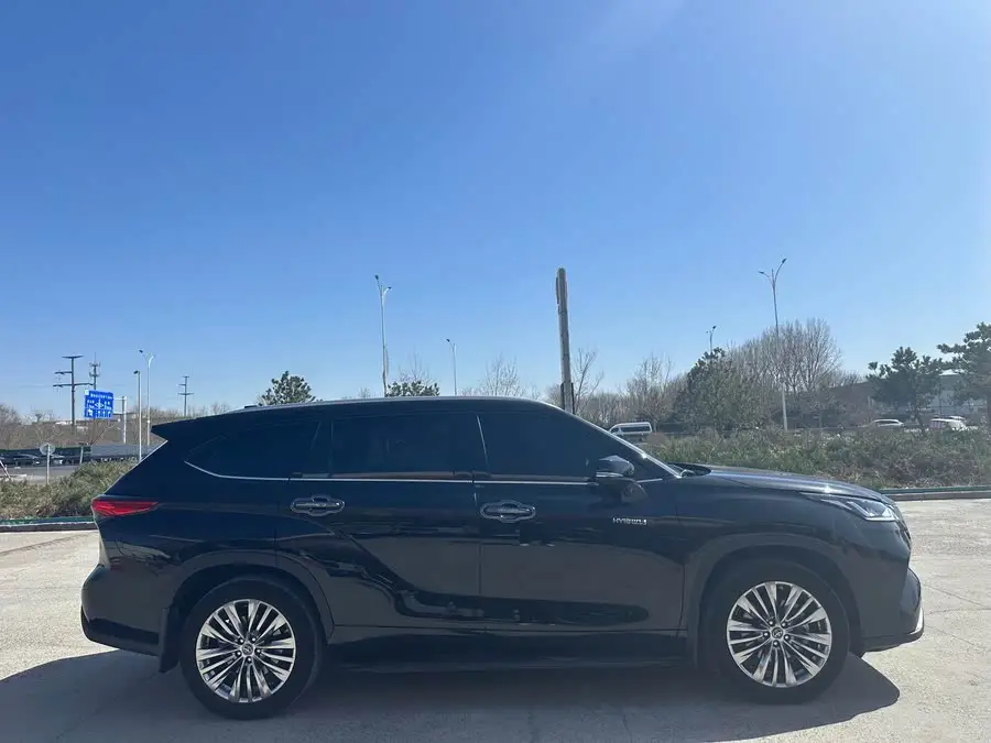 هايلاندر 2022 هايبرد 2.5 لتر دفع رباعي بريميوم 7 مقاعد