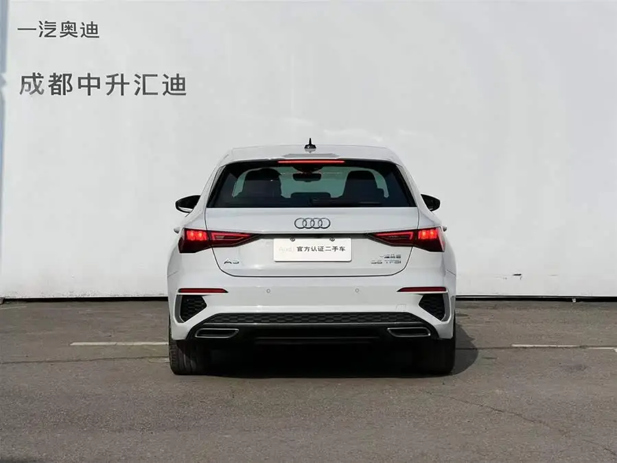 أودي A3 2024 سبورت باك 35 TFSI الطراز الرياضي الأنيق