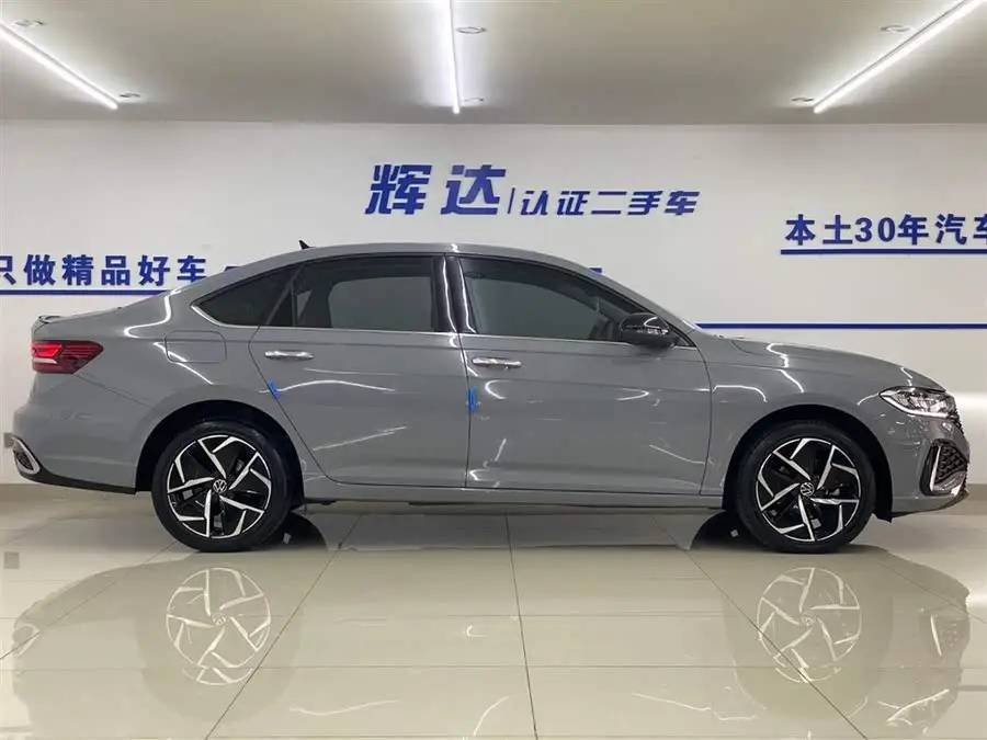 لافيدا 2023 300TSI DSG إصدار الأبد النجمي