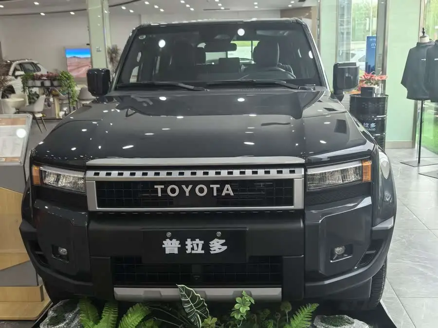 برادو 2024 2.4T نسخة TX الشاملة 5 مقاعد