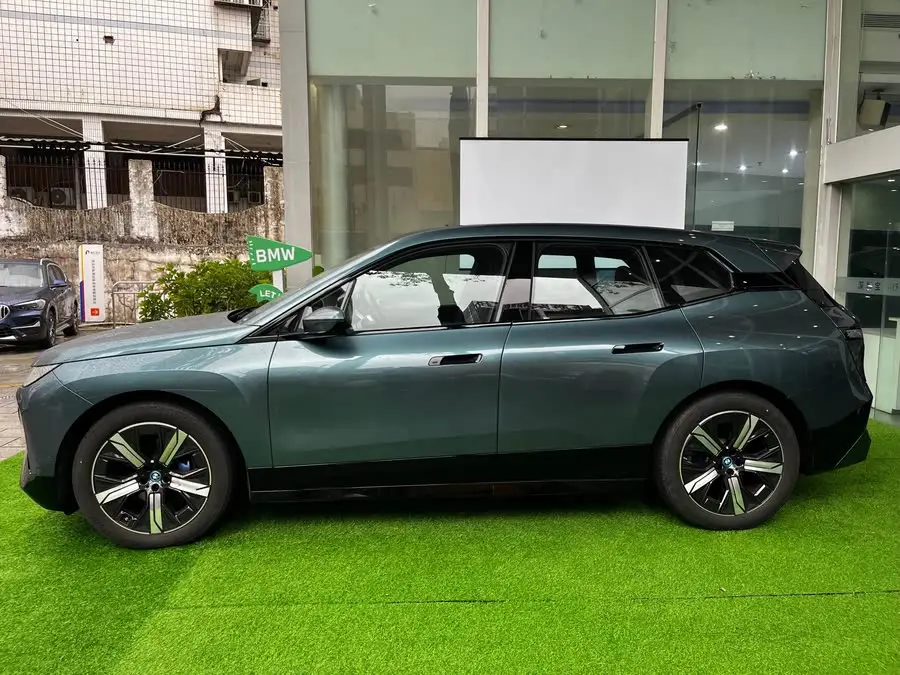 BMW iX 2023 xDrive40