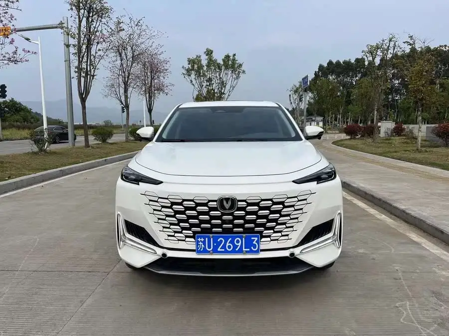 تشانجان UNI-K 2021 2.0T الفاخرة