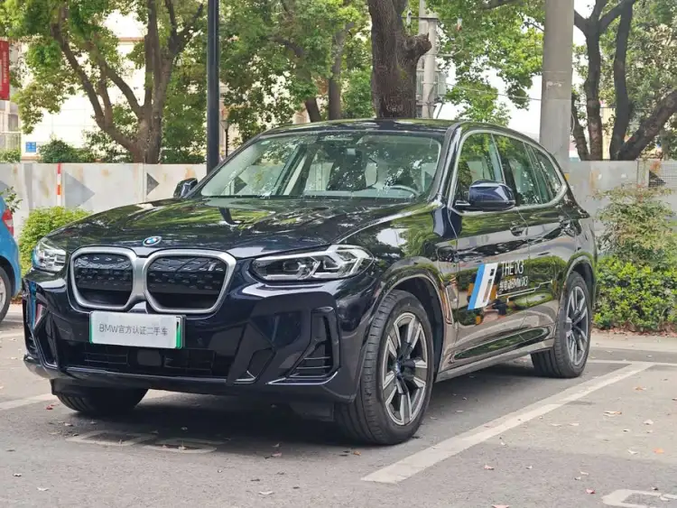 BMW iX3 2023 Leading Edition