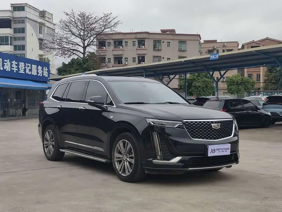 كاديلاك XT6 2021 28T فاخرة ذات ستة مقاعد ودفع رباعي