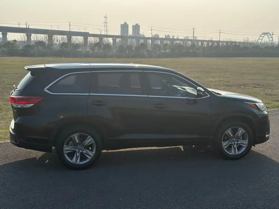 هايلاندر 2018 2.0T دفع رباعي فاخرة 7 مقاعد معيار VI