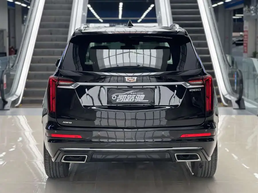 كاديلاك XT6 2021 28T فاخرة ذات ستة مقاعد ودفع رباعي