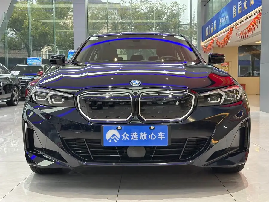 بي إم دبليو i3 2023 eDrive 40 L مجموعة الليل