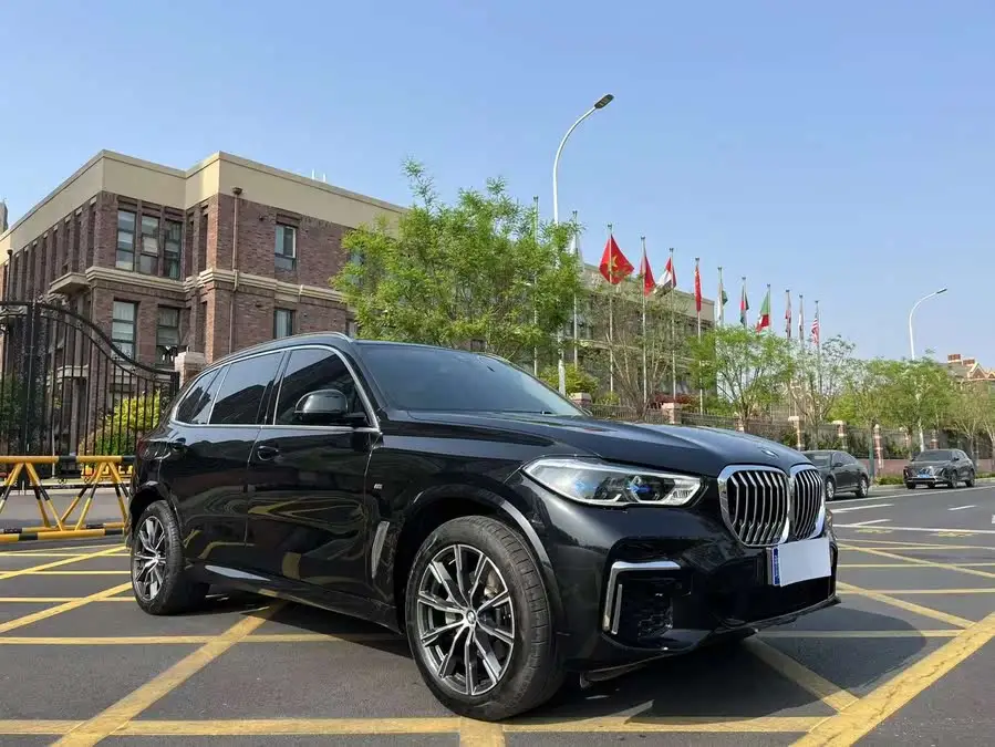 بي إم دبليو X5 طراز 2022 تحديث xDrive 30Li إصدار M الرياضي