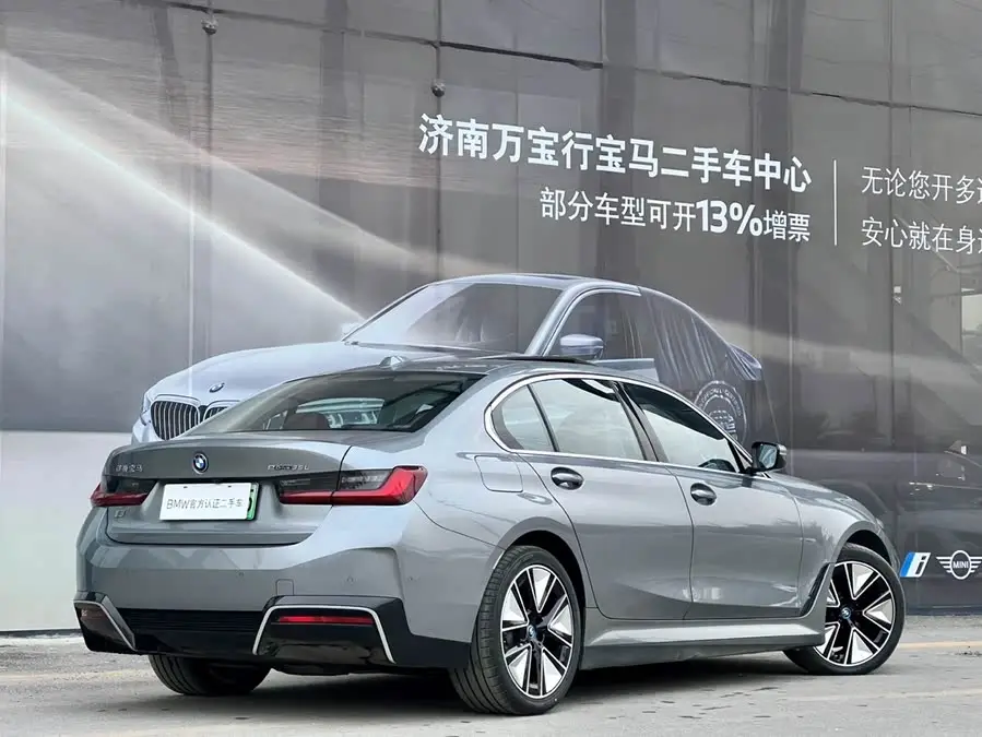 بي إم دبليو i3 2022 eDrive 35 L